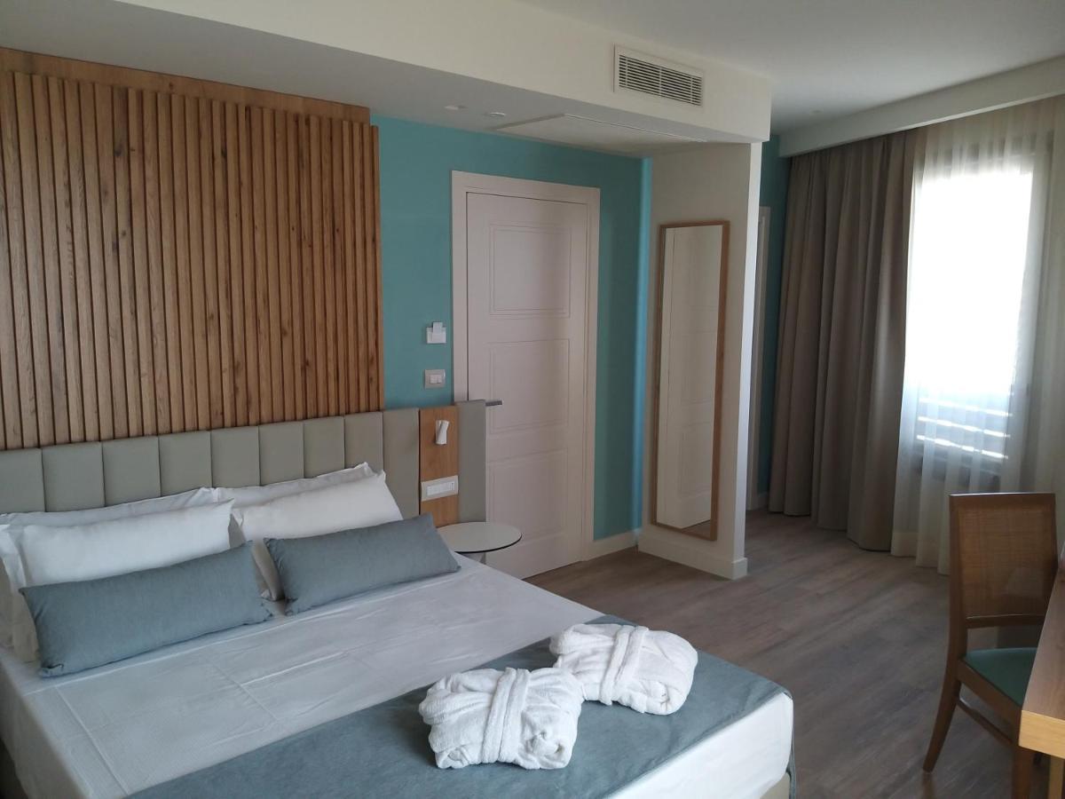 كاستيغليون ديلا بيسكايا Aqua Boutique Hotel المظهر الخارجي الصورة